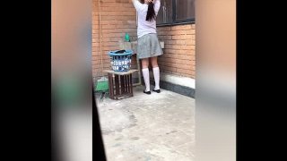 Ik neukte mijn buurmeisje na het wassen van kleren! Real Homemade Video! Amateur seks! VOL 1