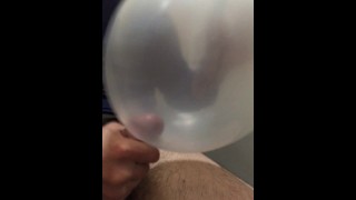 Guy cumming dentro del globo 2