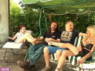 Reverse Cuckold Lesbica Mi Annusa e Lecca_i Piedi Mentre Sego Un UomoTeen Umilia Milf ITA