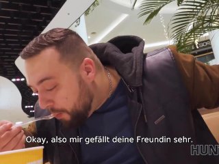 HUNT4K Belle mit roten Haaren von Fremden in Toilette vor BF gefickt