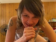 Quick sloppy blowjob leads to oral creampie