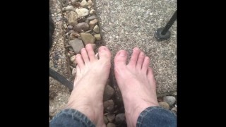 Pieds sur le patio