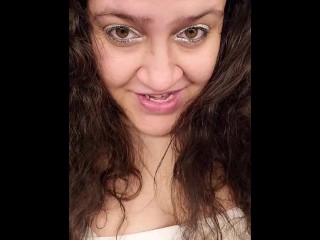 Симпатичная толстая милфа из Пуэрто-Рико соблазнительно соблазняет смазанной маслом грудью