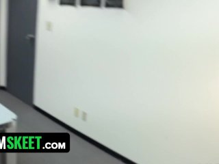 Sexy teen hooks up with a smooth-talking guy