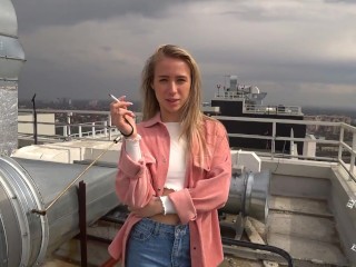Lustful Bitch almost Swallowed a Guy's Dick right on the Street