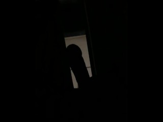 Sombra De Polla Asiática En El Video Corto a La Luz De La Luna