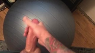Atirando minha carga na bola de ioga