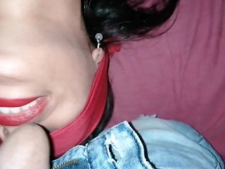 Jugando a saborear mi polla - Puta chupa rico la punta