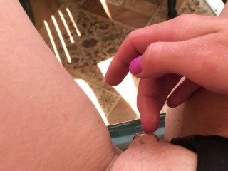 Minha Buceta Pingava Quando Eu Olhava Para Meu Padrasto - Não Pude Resistir e me Masturbei Secretam