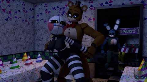 Freddy joue avec la marionnette (avec son)