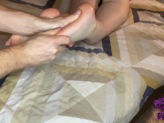 I Smear My Neighbor's FeetWith Oil and_She Jerks Off My Dick_with Her Feet AnnyCandyPainboy