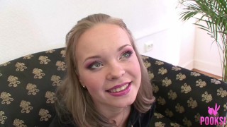 Cutie pequeno Titty Bridget recebe seu bichano teen railed!