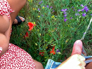 C’est Une Branlette Pendant Qu’il Fait Pipi En Public ! Je me Branle En Plein Air SA Bite Pendant Qu’il Fait Pipi 4K