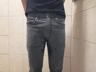 Orinándome en mis pantalones