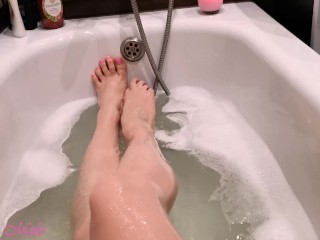 Meine Füße Sind Im Badezimmer. Fußfetisch Anna Mole