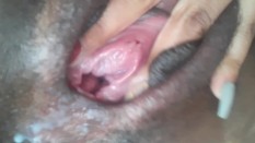 QUEEN PUSSY RUBBING AND JUICY