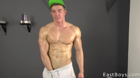 Casting -Muscle Flex - Jerking off - Larry McCormick