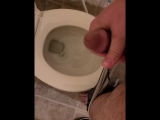 Se Masturbando no Banheiro