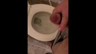 Se masturbando no banheiro