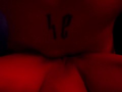 Teniendo sexo con una luz roja que me da poderes sexuales