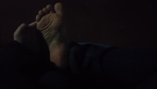 Артем сам себе лижет ноги self suck autofellatio self footjob
