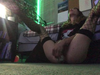 LONELY HORNY GIRL TALKS DIRTY WHILE FUCKING HERSELF