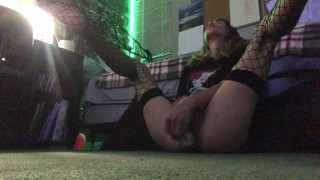 LONELY HORNY GIRL TALKS DIRTY WHILE FUCKING HERSELF