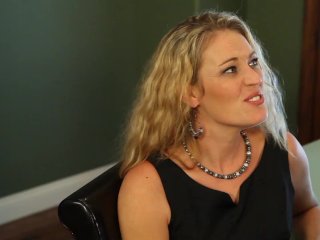 Hot lesbo threesome on the bed