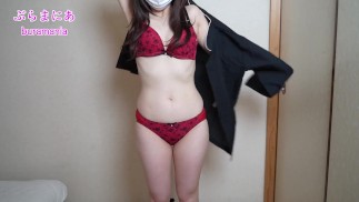 介绍穿着几乎赤裸的校服的无胸罩无内裤内衣❤️