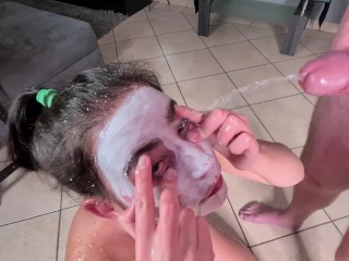 Profiter De Ma Journée De Spa Faciale et Oculaire | Sperme et Pisse Dans Les Yeux Ouverts