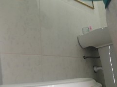 Girl peeing. Big butt and cute little pussy