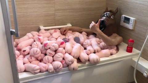 【総額100万円以上⁉︎】オナホール４００個で、オナホ風呂を作ってみた!  I made a masturbation bath with 400 masturbators.（無修正）