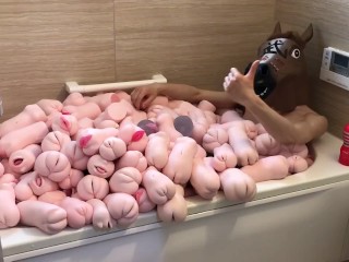 【総額100万円以上⁉︎】オナホール４００個で、オナホ風呂を作ってみた! I made a Masturbation Bath with 400 Masturbators.（無修正）