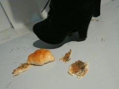 Crush the pan with dirty short boots🙏