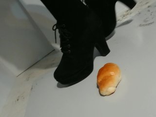 Crush the pan with dirty short boots🙏