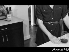 Anna Bound Can't Resist Playing with Herself While Chatting on Her Online Dating App - Screenshot 2 of 16 - Masturbation Orgasm