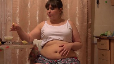 Mukbang Cute BBW Eats and Shows Her Big Belly