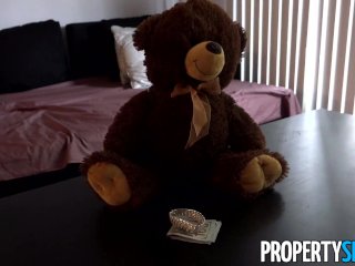 PropertySex Shady Real Estate Agent Gets Busted Stealing by Client screenshot number 0