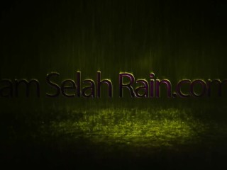 Selah Rain drapeaux dans une énorme bite noire pour lubrifier ses engrenages