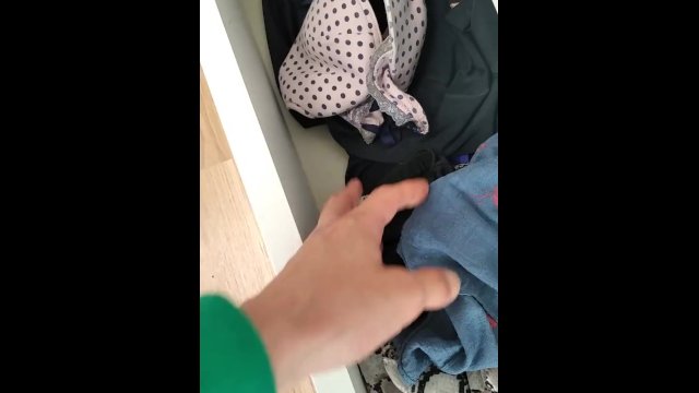 DORMITORIO de la HERMASTRA, el SUJETADOR SEXY, puso DURA la POLLA