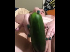Video Nicole Coquette Stuffs A Cucumber Inside Her