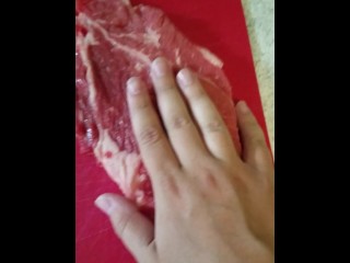 Натираю мясо ;)