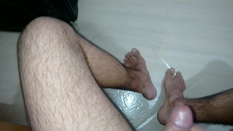 bear cumming at his feets / HAIRY COCK