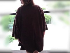 02 外から丸見えのバルコニーで見えないようにおっぱいとお尻を突き出す限界露出プレイ - Screenshot 6 of 16 - Big Tits