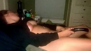 Esposa GOSTOSA de Louisville tem incríveis orgasmos solo