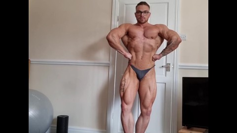 Ripped flexing bodybuilder - muscle worship 