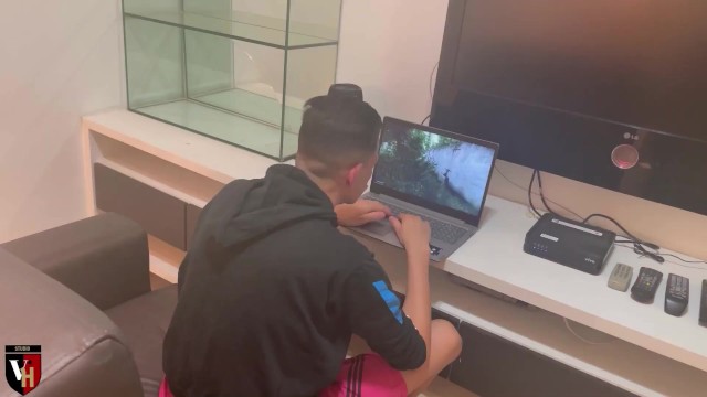 NOVINHA DANDO O CUZINHO