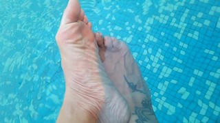 私のセクシーな濡れた足!Enjoyしてみた!