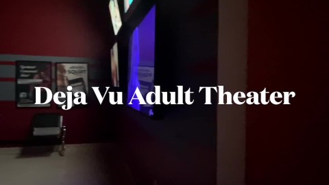 Lexi Mae toma una polla extraña en el teatro para adultos aquí en Las Vegas!