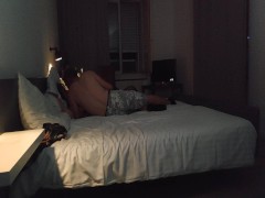 Video Je rentre dans la chambre d'hotel et ma femme est au lit avec un autre homme